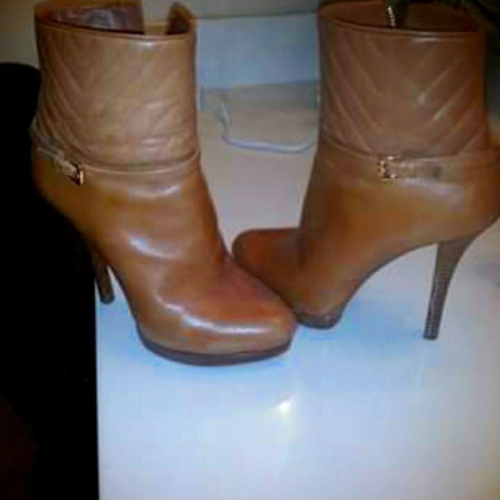 Micheal Kors boots
